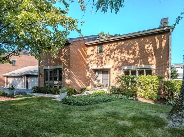 33 Park Ln, Park Ridge, IL 60068