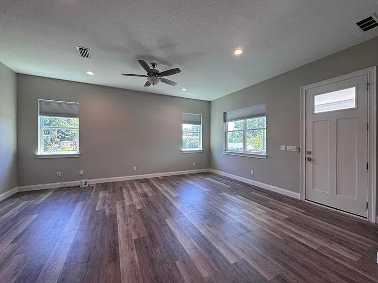 356 Seminole Dr — Photo 6