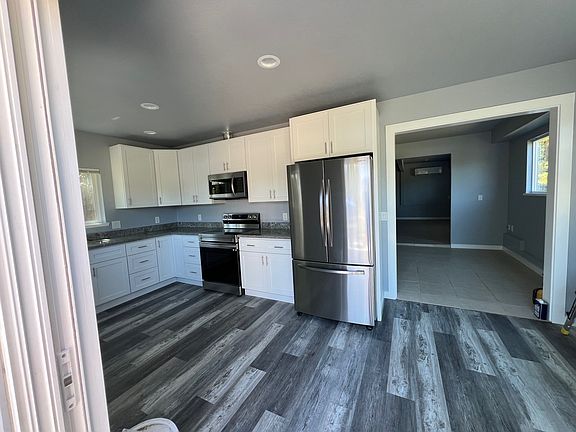 4th image of 4725 Lakeshore Blvd