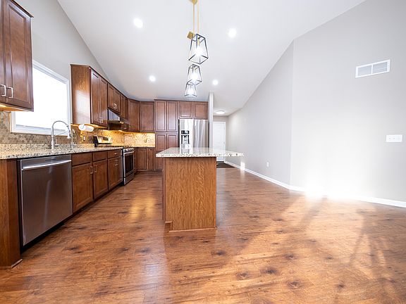 4th image of 20904 Greenwood Ct