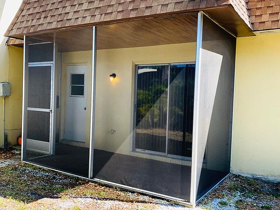 Back screened lanai
