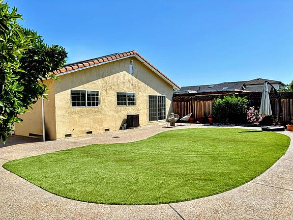 3rd image of 4028 Twyla Ln