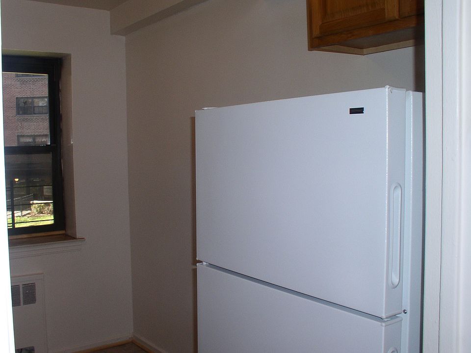 2nd image of 50 Fleetwood Ave APT 2G