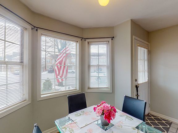 3rd image of 165 Louise Ct Unit 165