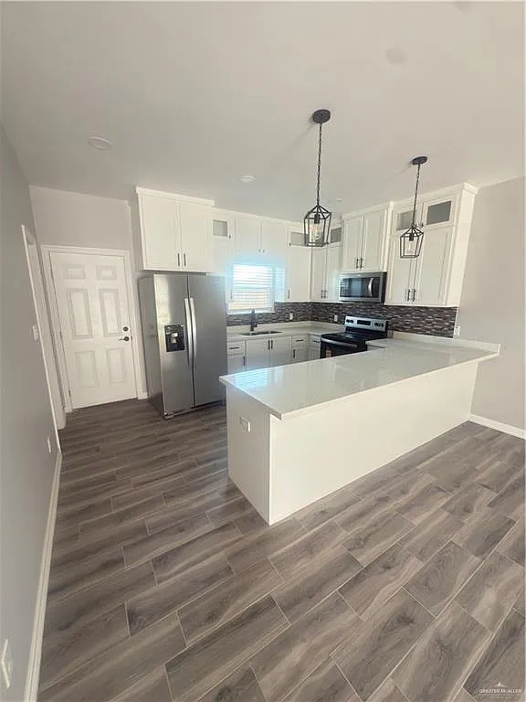 3 bed, 2.0 bath, 1100 sqft, $1,200 — Photo 3