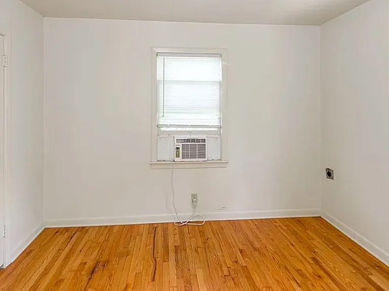 819 Boulevard St — Photo 4