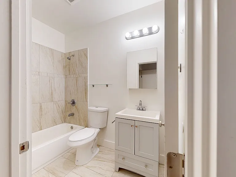2847 Folsom St #8 — Photo 6