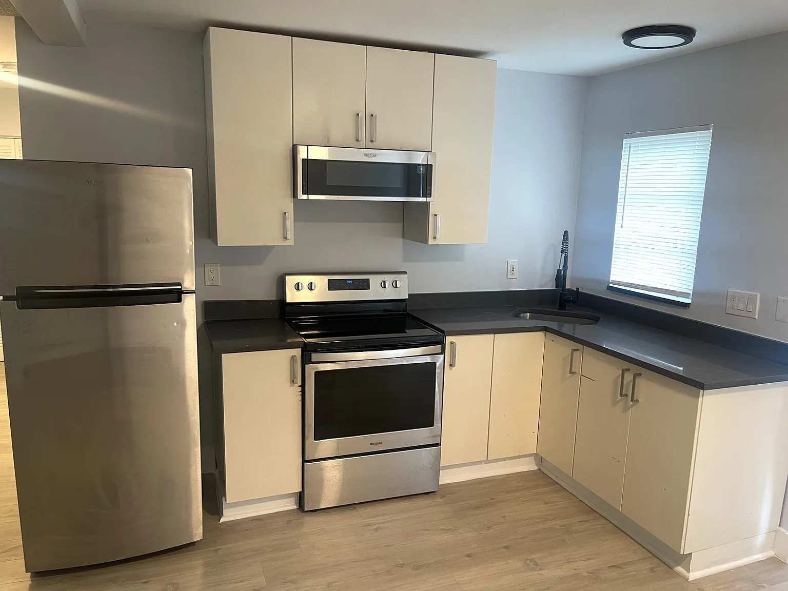 2 bed, 2.0 bath, 900 sqft, $1,895 — Photo 2