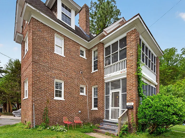 204 Bedford Pl #MAIN — Photo 3