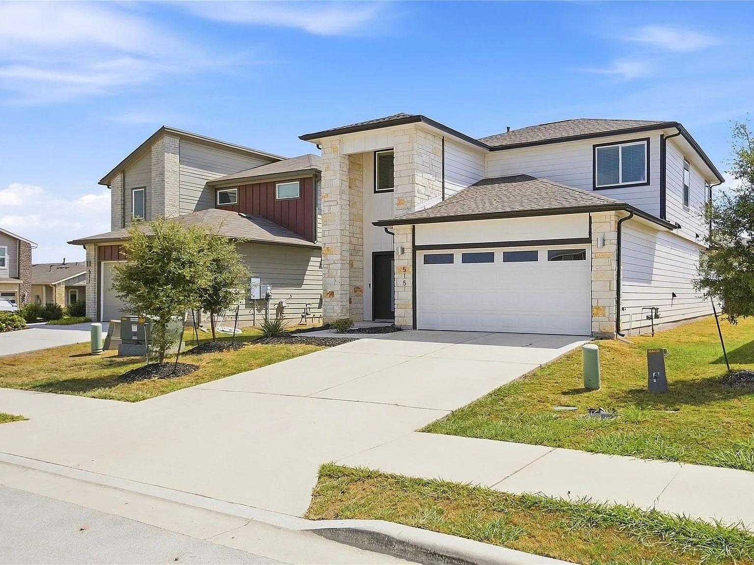 4 bed, 2.5 bath, 2158 sqft, $2,100 — Photo 2