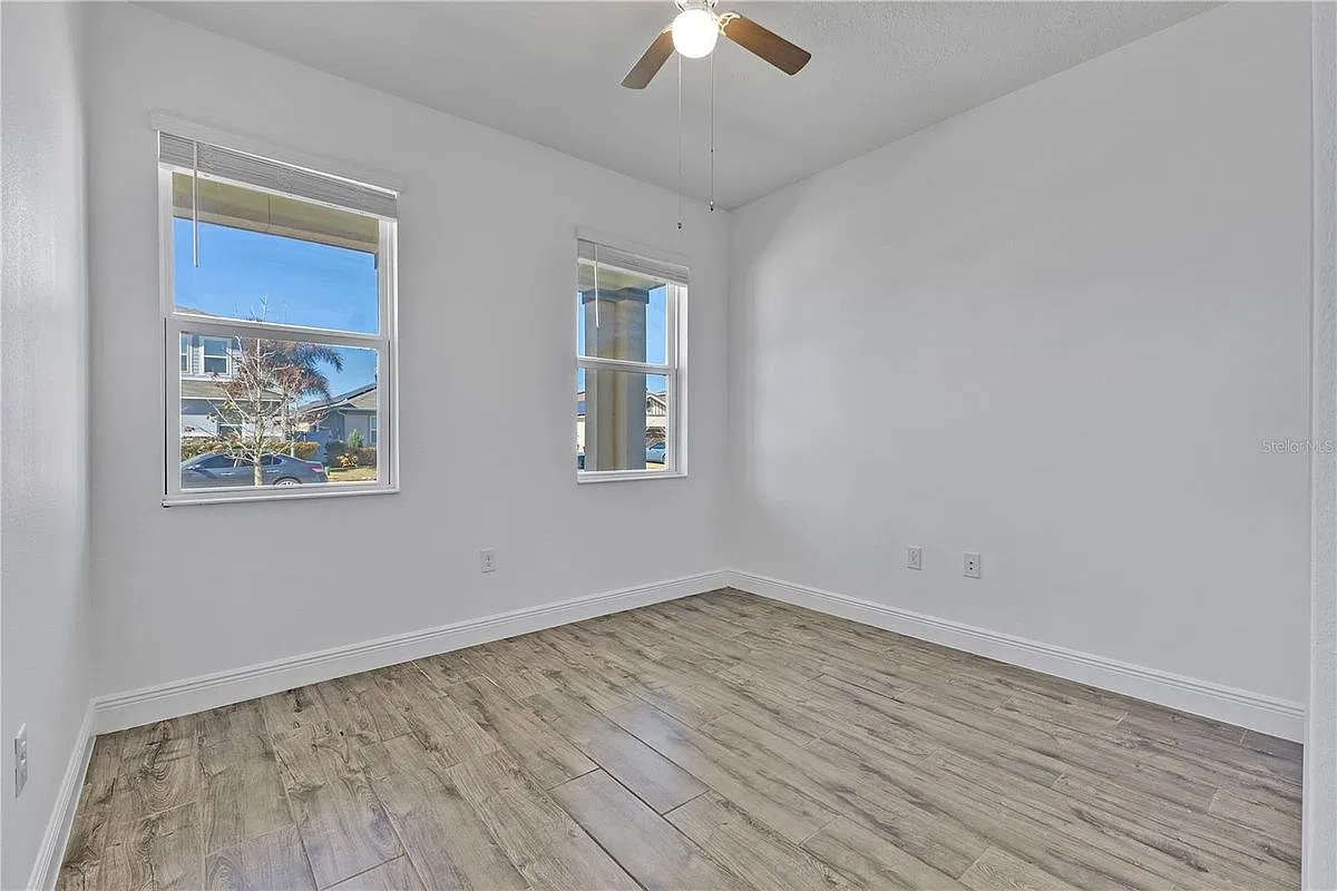 5 bed, 3.0 bath, 3075 sqft, $2,950 — Photo 2