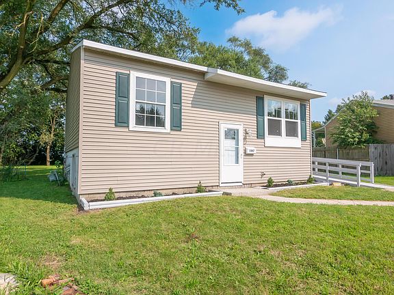 3rd image of 1047 Bermuda Cir