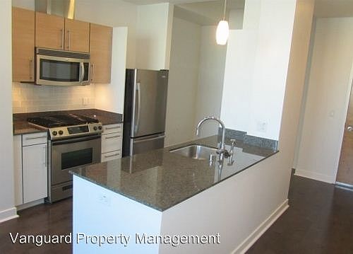 4th image of 300 Berry St Unit 1602