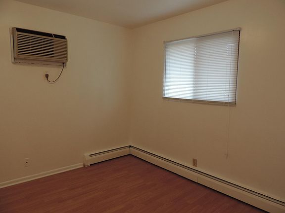 4th image of 213 13th St SW APT 4