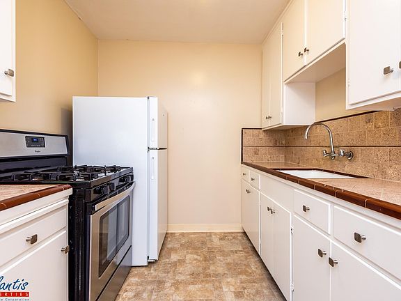 3rd image of 418 Roosevelt Ave APT 5
