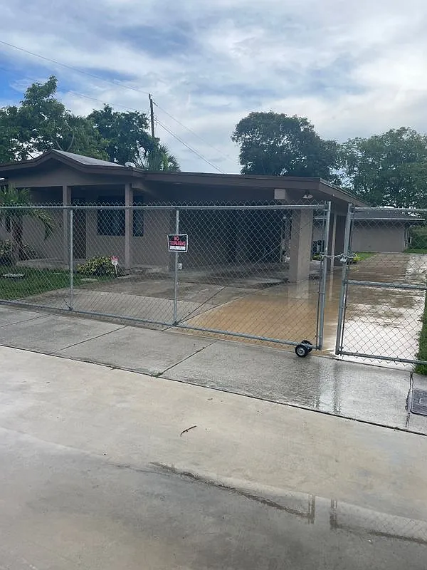 2200 NW 22nd St — Photo 3