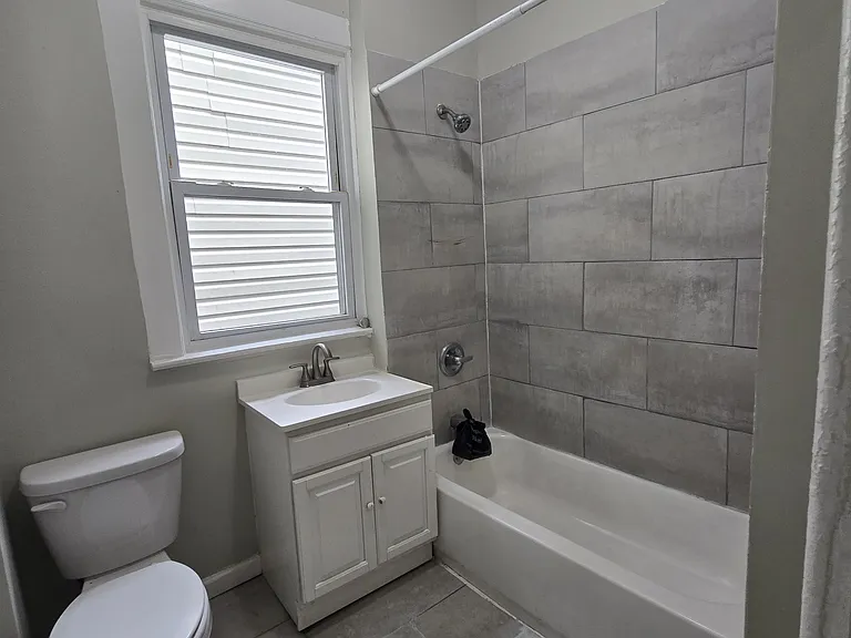 76 Eaton Pl #G2 — Photo 2