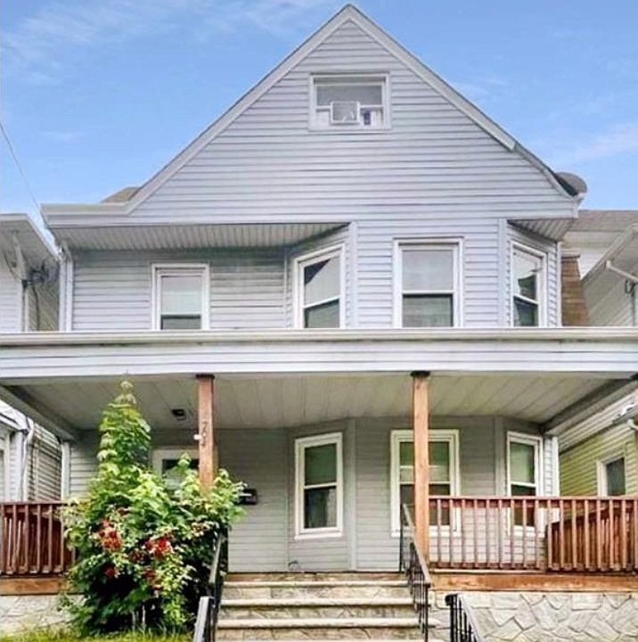 1st image of 704 14th Ave #3