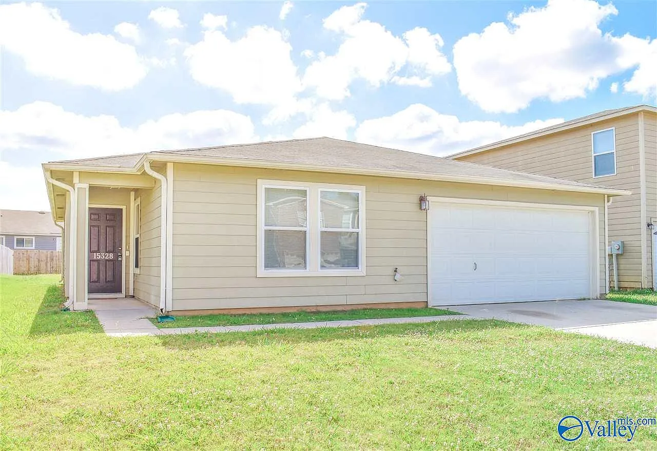 3 bed, 2.0 bath, 1465 sqft, $1,600 — Photo 1