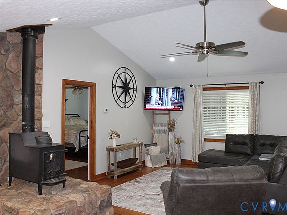 3rd image of 4820 N Warriner Rd