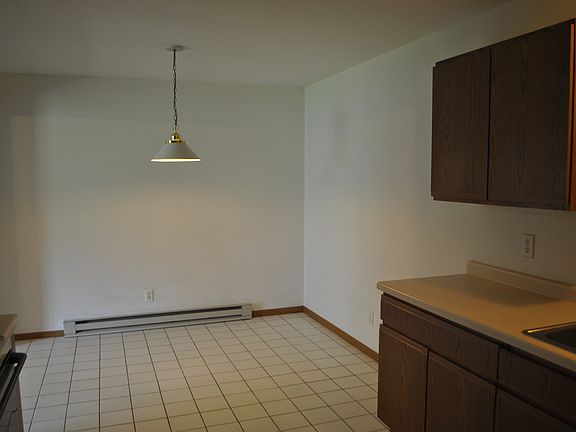 5th image of 602 E 2nd St #1-8