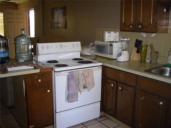 3rd image of 209 E 1st St