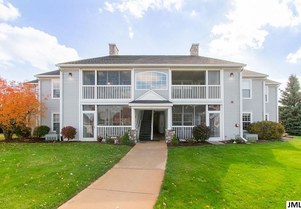 1st image of 787 W Barrington Cir #47