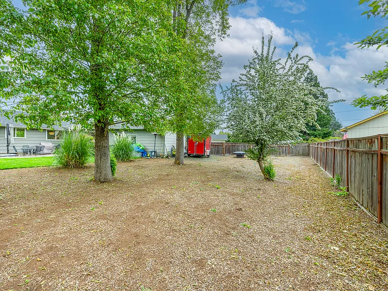 1386 Roundup Dr — Photo 31