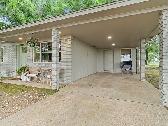 3rd image of 2300 Park Dr W