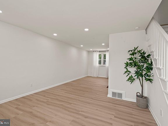 5th image of 4506 Hale St