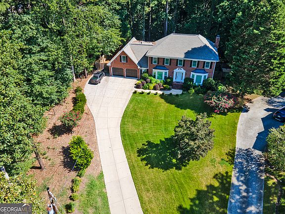 2nd image of 415 Spindle Ct