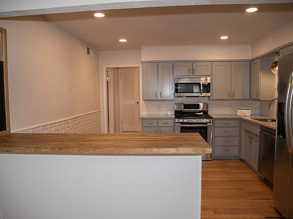 3rd image of 3125 Mimosa Park Dr