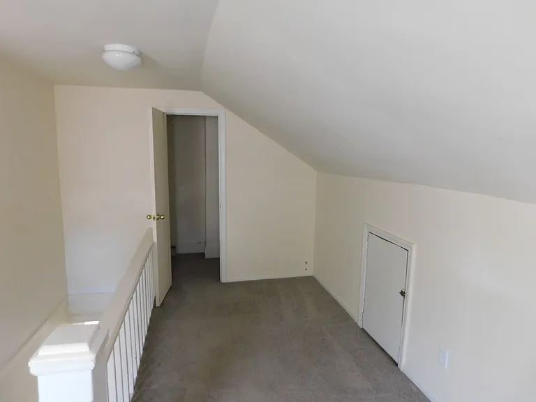 23540 Glenbrook St — Photo 12