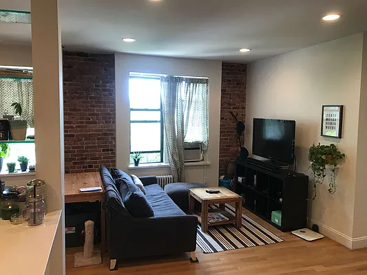 Rented by PMG Real Estate  | media 28