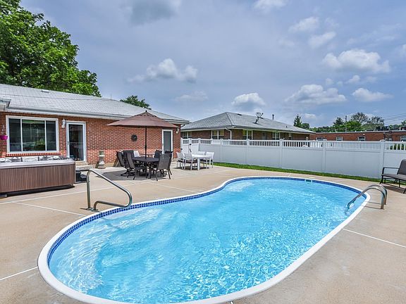 5th image of 360 W Saint Anthony Ln