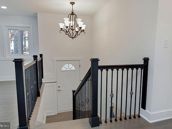 4th image of 2016 Spring Grove Dr