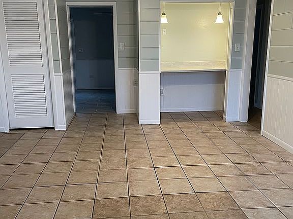 4th image of 951 James Ave
