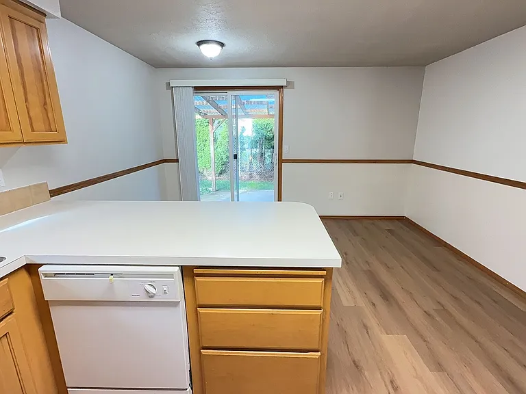 4449 Samantha Ct NE — Photo 22