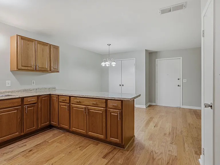 815 Ashlawn Pl — Photo 10