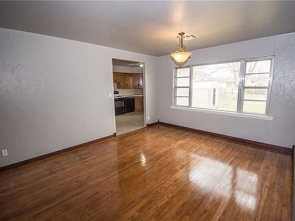 5th image of 1003 W D Ave