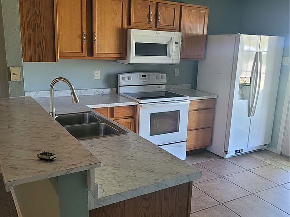 3rd image of 737 Luther Ln