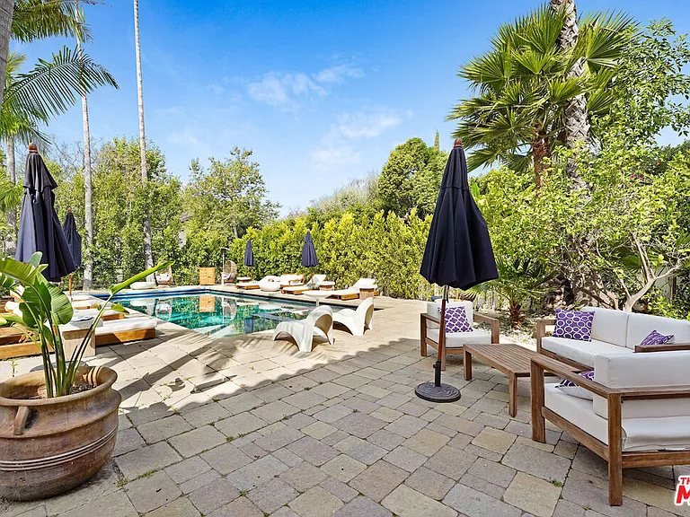 9451 Sunset Blvd — Photo 66