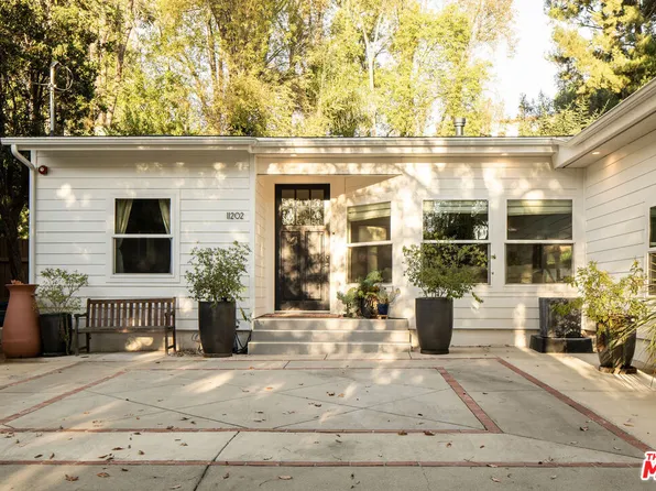 11202 Canton Dr, Studio City, CA 91604