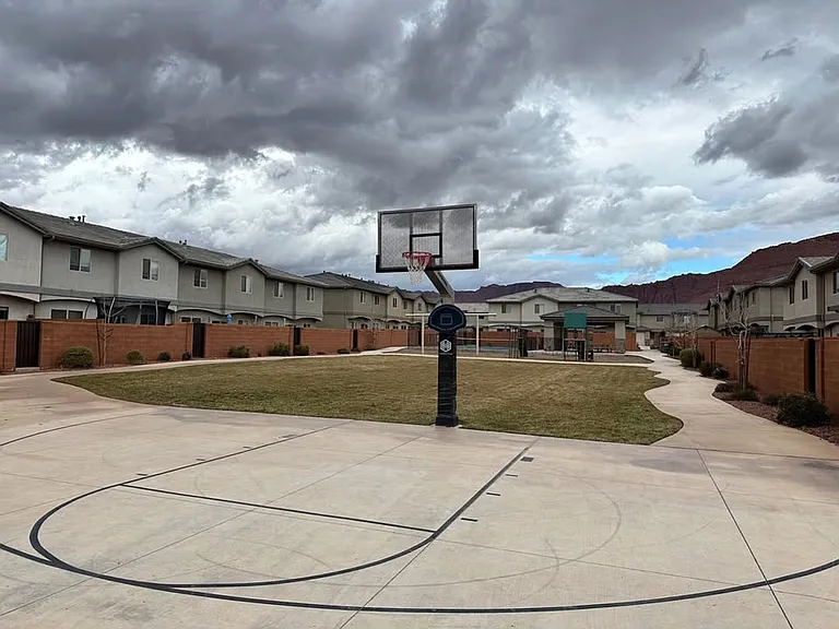 Three Bedroom Red Mountain Vista Town Home — Photo 41