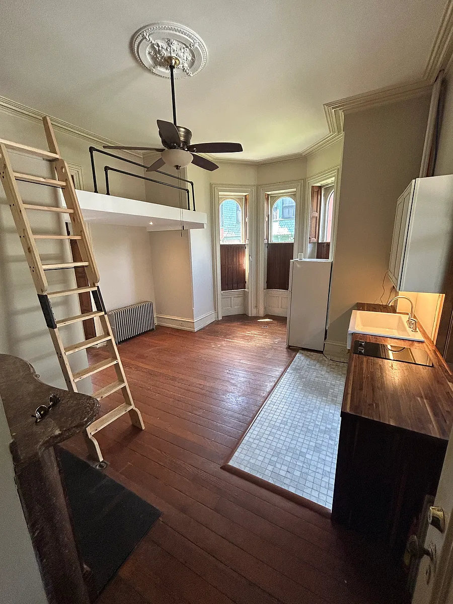 Building Photo - 5334 Greene St #1S