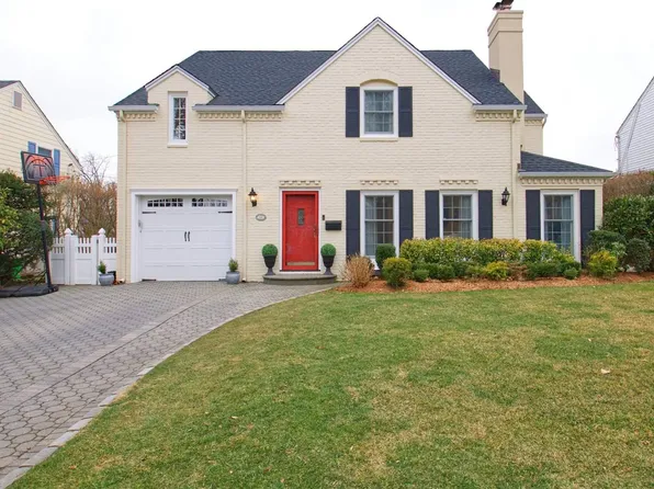 110 Kingsbury Road, Garden City, NY 11530