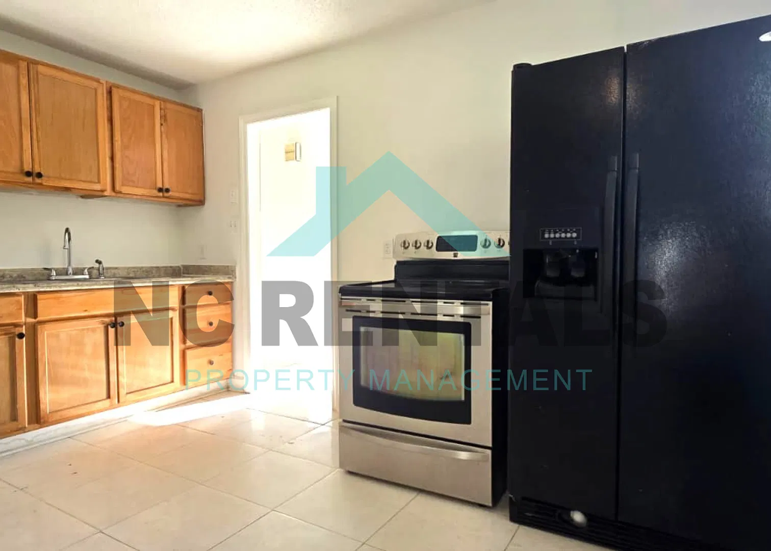 Charming $950 2 Bed/1.0 Bath Home in Greensboro w/ Cozy Layout & Large Yard! — Photo 3