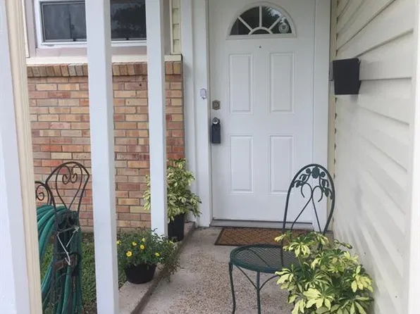 105 Marlin Ave, Galveston, TX 77550