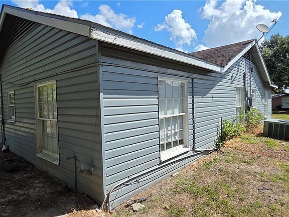 2nd image of 1201 La Valliere St