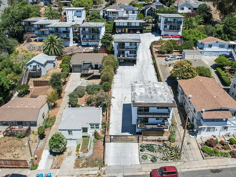124 Farragut Ave — Photo 33